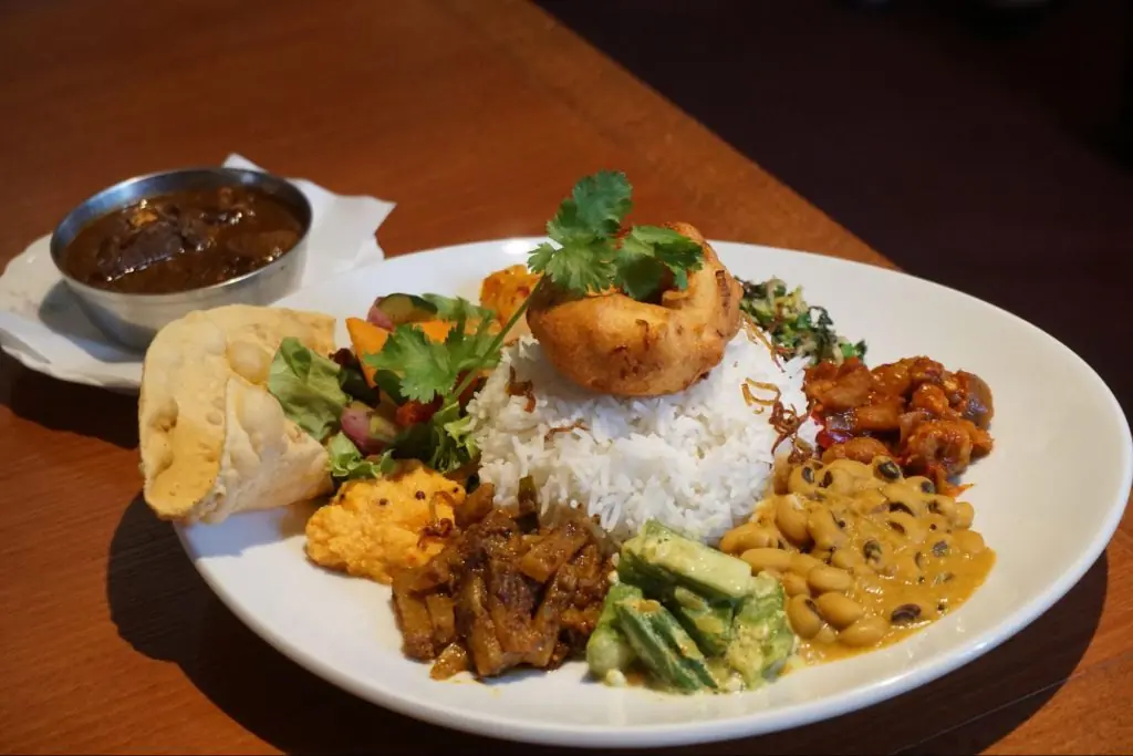 こだわりのオーガニック野菜使用!本格スリランカ料理「MEALS & ROTTI by PAHANA(ミールス&ロティ バイ パハナ)」