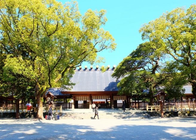 Atsuta Jingu Shrine:  Home of &quot;Kusanagi no Mitsurugi&quot; and “Treasure trove of swords - Kusanagi-kan”, where you can even experience touching real swords!