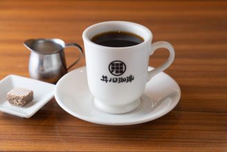 ゆったりとくつろぎながら、美味しい珈琲と食事を楽しむ「井ノ口珈琲」