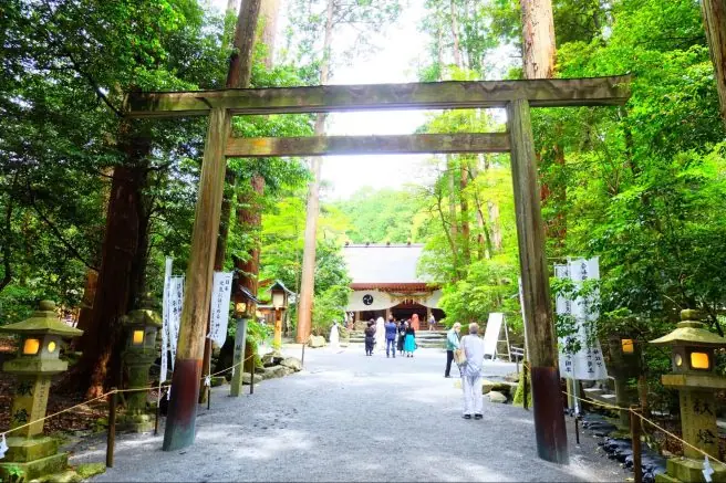 Đại đền Tsubaki là ngôi đền chính thờ vị thần “Michibiki”, Sarutahiko Okami.