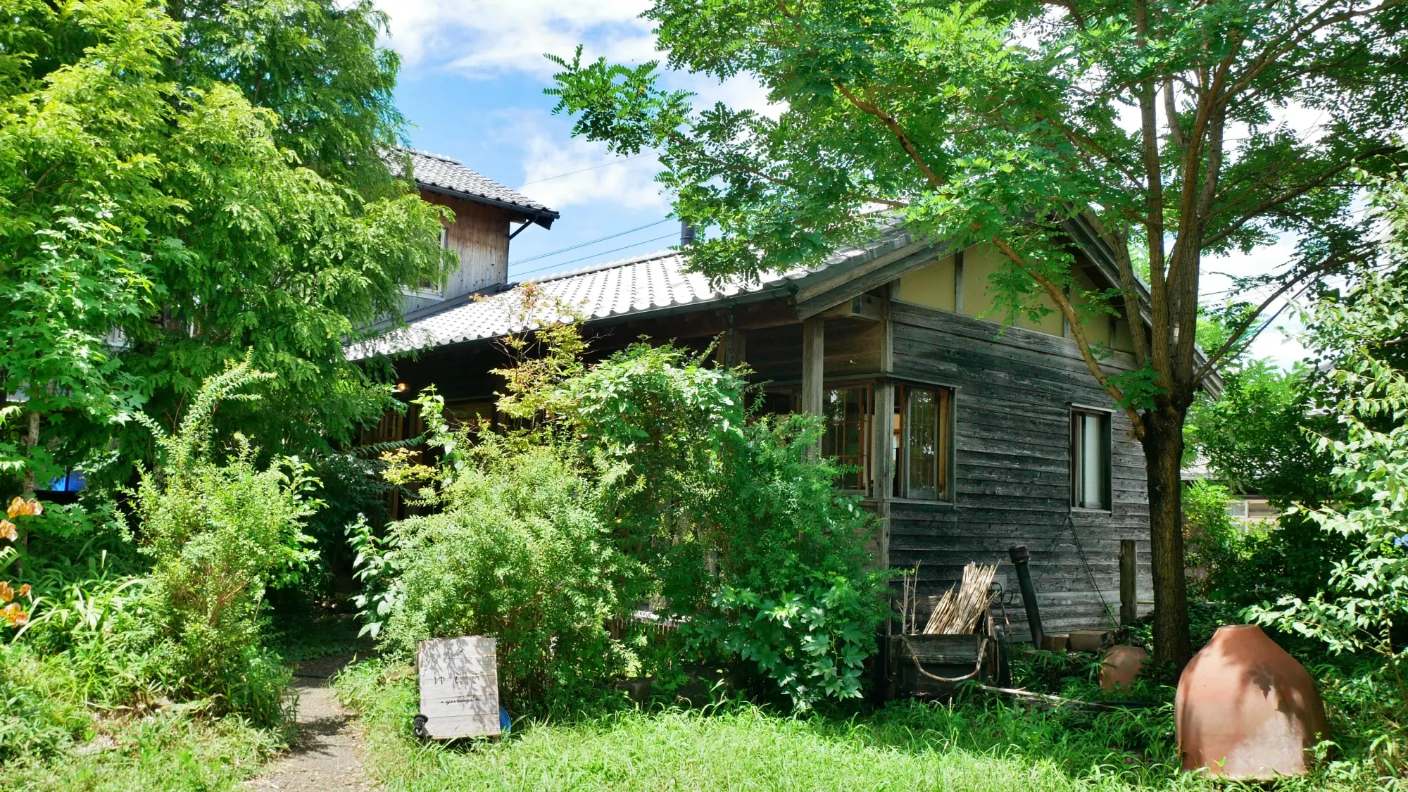 Yuragi là một quán cà phê hữu cơ ở thị trấn Taketoyo, nơi bạn có thể hòa mình vào thiên nhiên. Một khoảng thời gian trong không gian hoài cổ và thoải mái