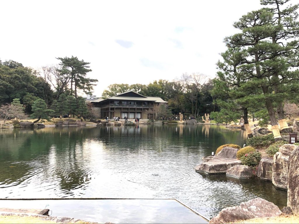 隣接する日本庭園の徳川園。四季折々の景色も楽しめます。