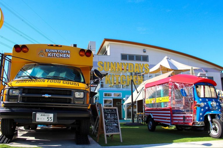 この開放感、まるで海外！ ドッグランが完備されたアメリカンフードコート「SUNNY DAYS KITCHEN 」