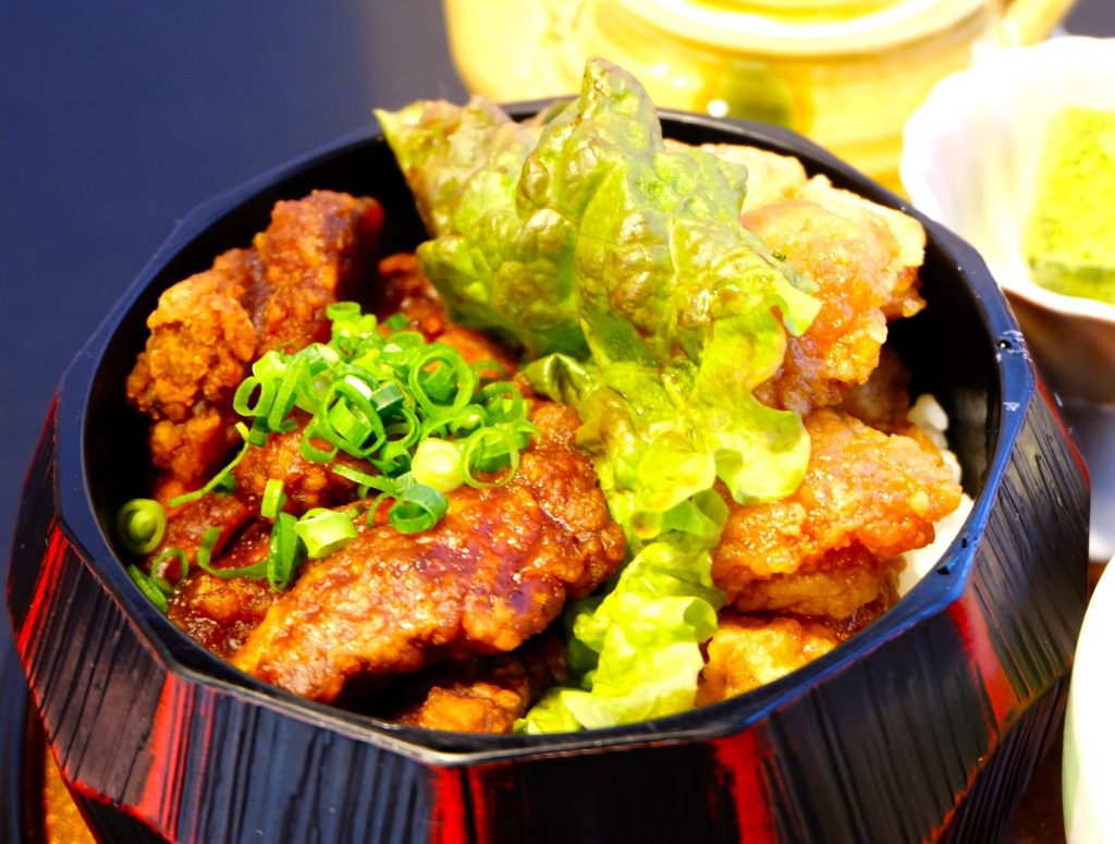 清須のご当地グルメ「清須からあげまぶし」。お店ごとの味を楽しもう!