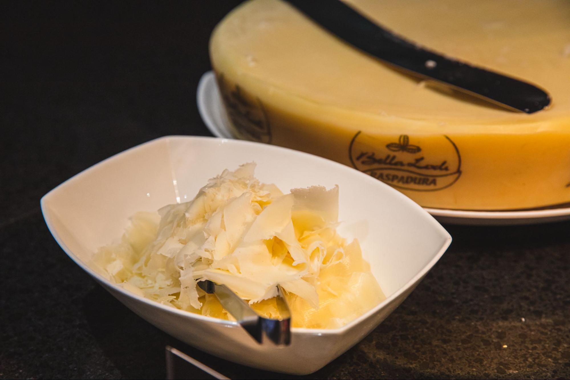 イタリア産チーズ ベラ・ロディ ラスパドゥーラ ～猫の爪とぎ～