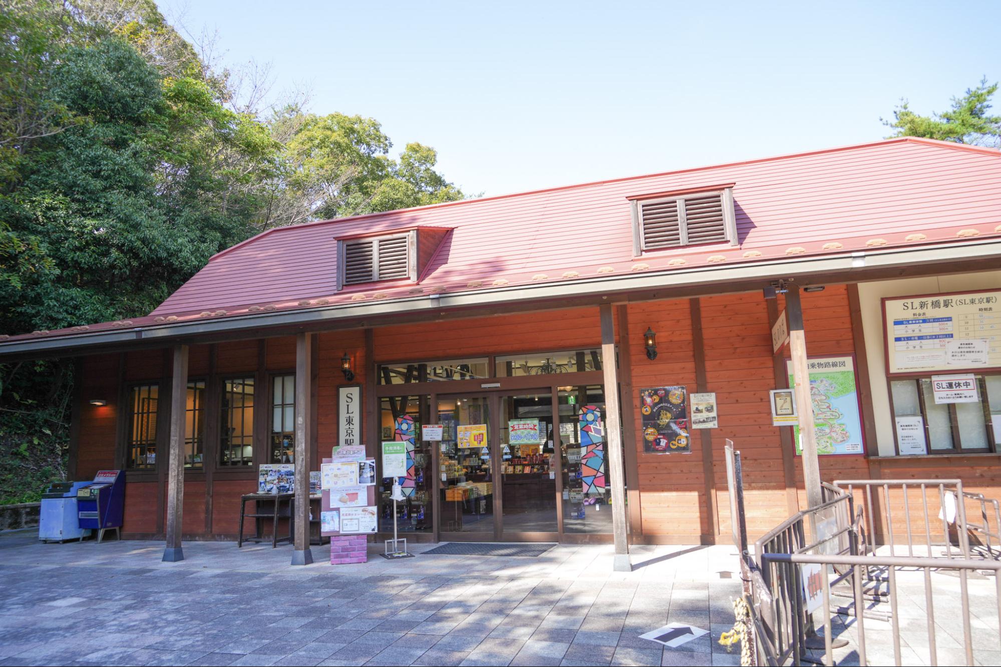 A general store near the North Exit Entrance Gate &quot;SL Tokyo Station Store&quot;