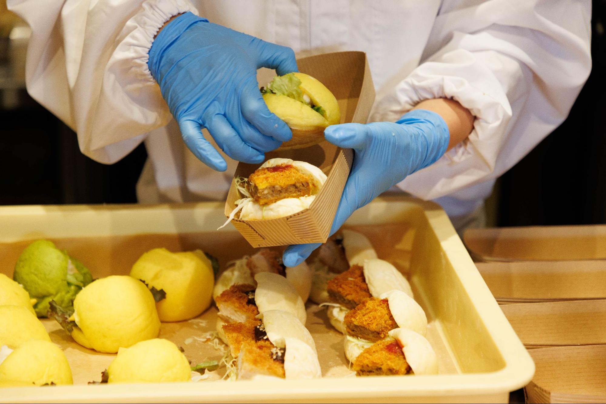 Packing bread into boxes