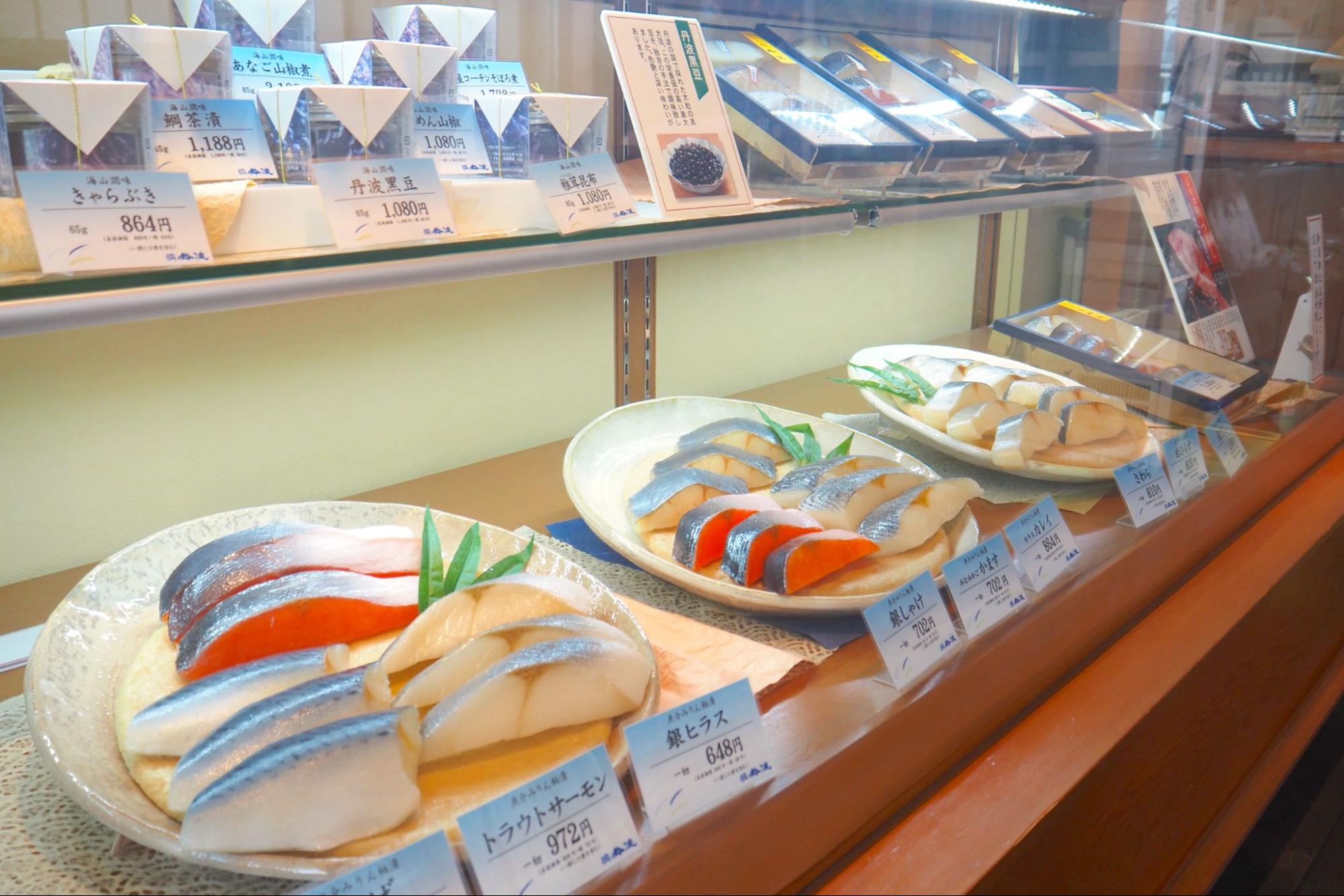 Display case of Suzunami&#39;s signature product, &quot;Seafood Mirin Kasu-zuke&quot;