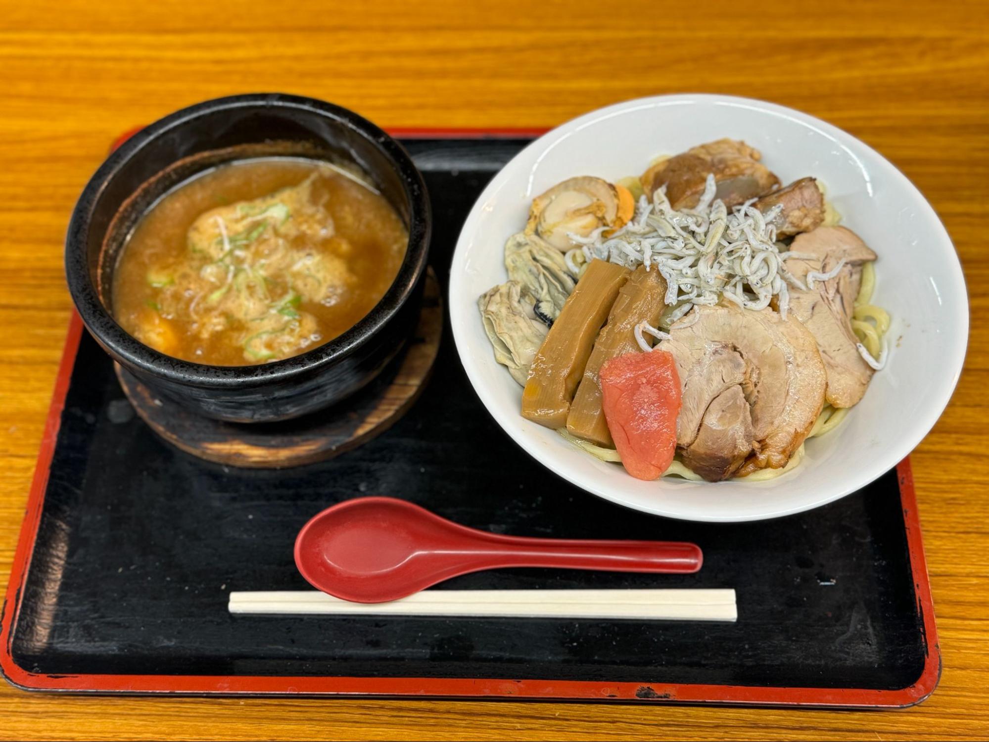 魚介つけ麺・海鮮盛り1,100円（税込）