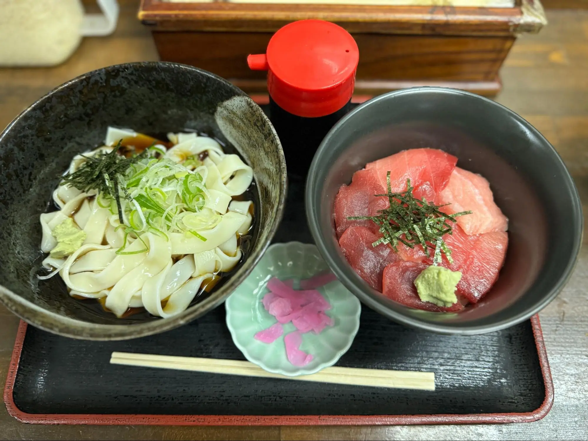 中トロ丼セット（きしめん・そば付き）1,300円（税込）