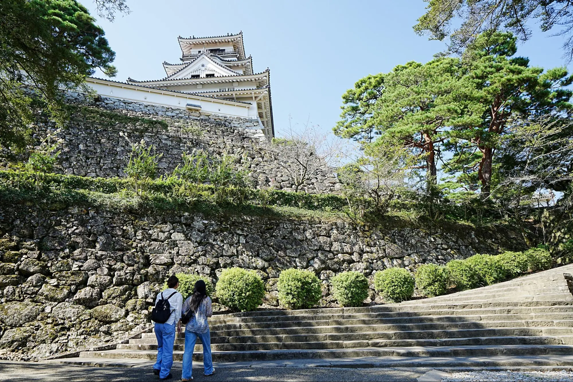 高知城へ向かう様子