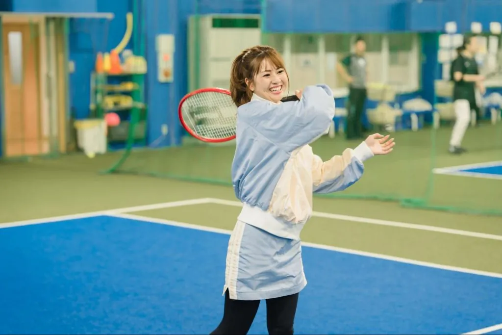 【名古屋・港区】はじめてでも大丈夫！『ほめ達』テニスレッスンを体験（邦和みなとインドアテニス）