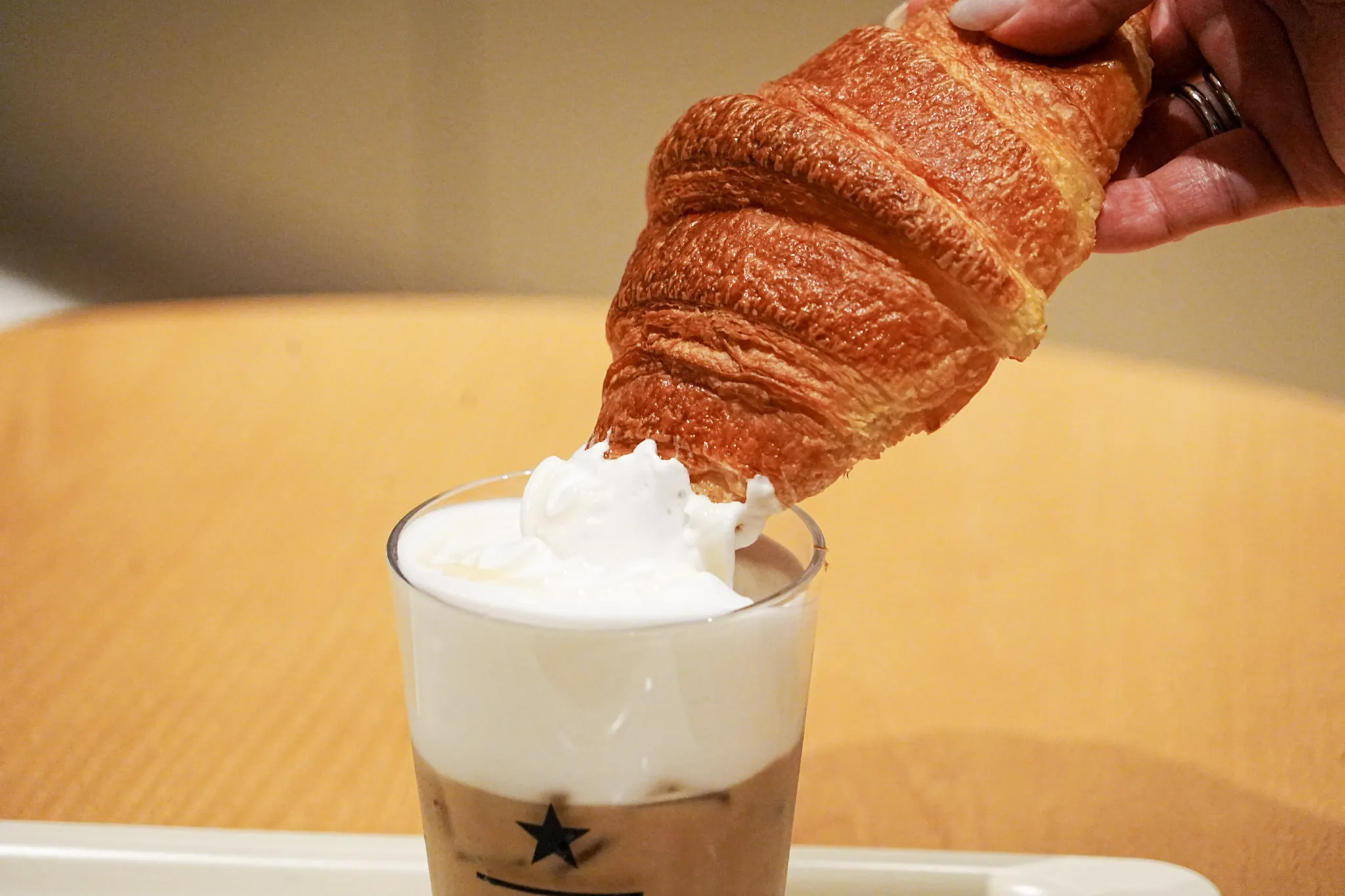 【栄・HAERA】東海初の「スターバックス リザーブ® カフェ」が誕生。ミラノ流の朝食文化“ディップスタイル”も体験してきました