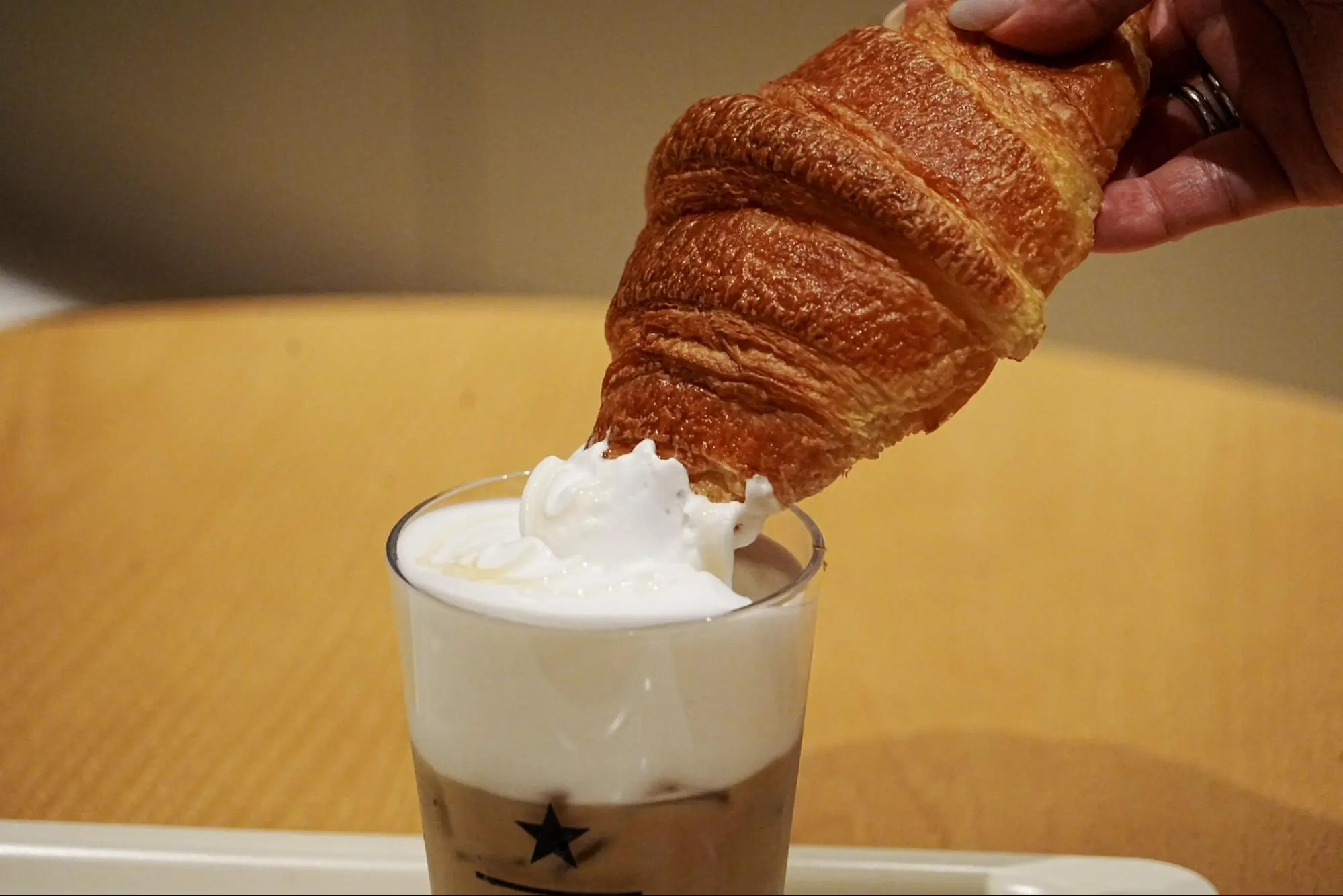 【栄・HAERA】東海初の「スターバックス リザーブ® カフェ」が誕生。ミラノ流の朝食文化“ディップスタイル”も体験してきました